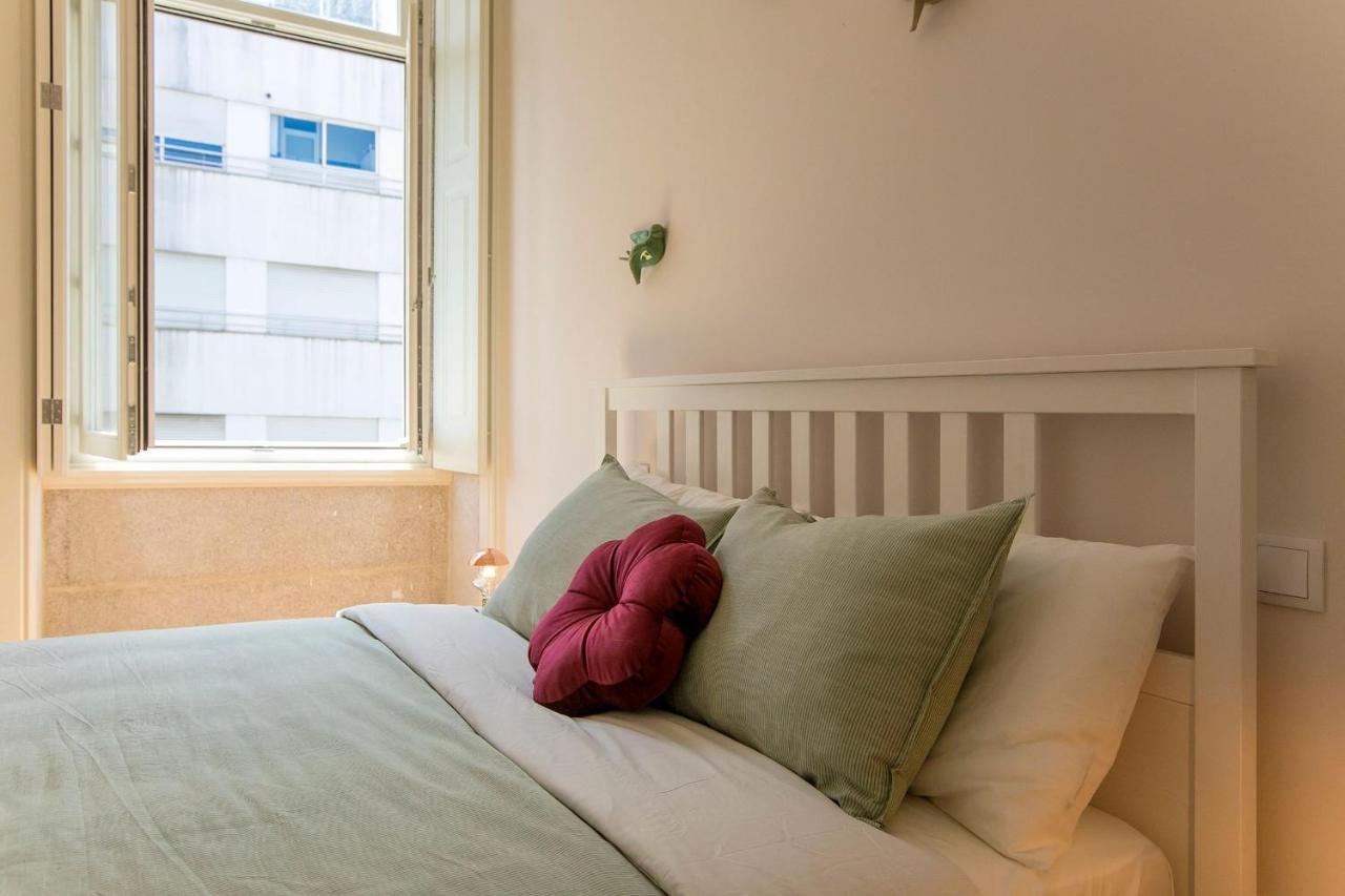 Lovelystay - 2Br Flat With Ac In Duque De Loule Porto Exterior foto